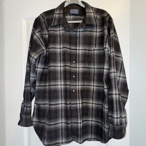 Pendleton Woolen Mills VNTG 100% Pure Virgin Wool Shirt Flannel Black Plaid XL L